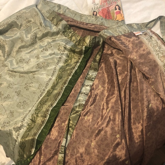 2 Magic Wrap Skirts - Picture 8 of 8